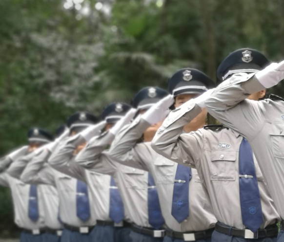 物業(yè)保安是物業(yè)管理中維護(hù)小區(qū)、商業(yè)綜合體、寫(xiě)字樓等場(chǎng)所公共安全和秩序的重要力量