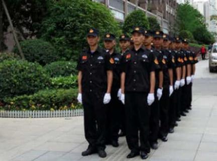 保安人員在停車場(chǎng)進(jìn)行工作時(shí)，需要負(fù)責(zé)什么呢？