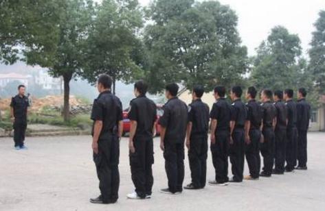 關(guān)于小區(qū)的門口物業(yè)保安的工作職責(zé)，有興趣的可以了解下